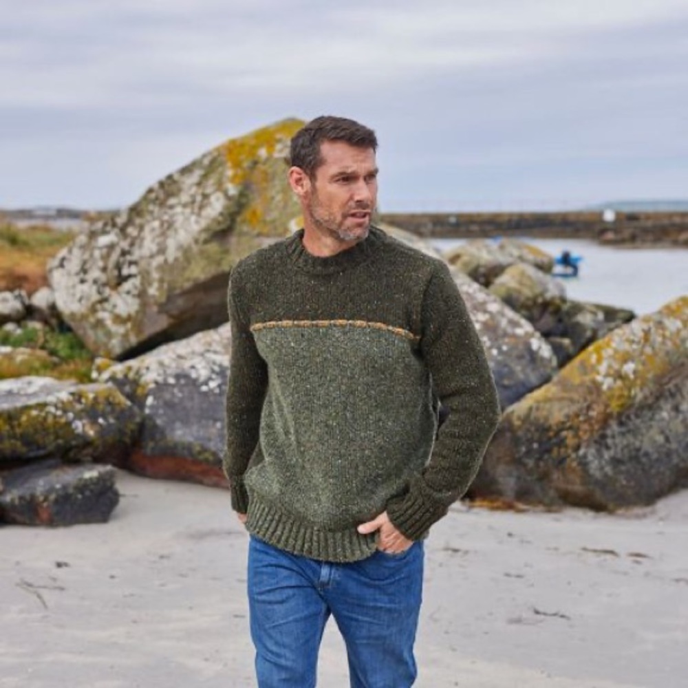 BRAND NEW SWEATER IN A LUXURY FLECKED DONEGAL YARN